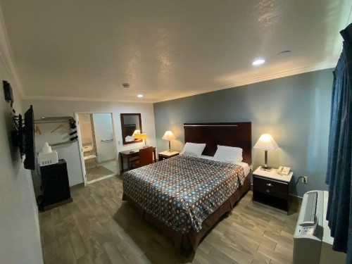 Welcome Inn Corona - image 46