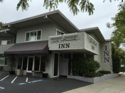 La Avenida Inn