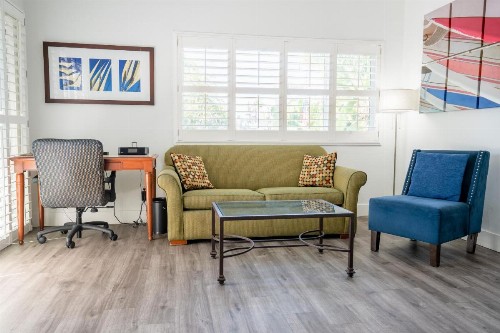 La Avenida Inn - image 7