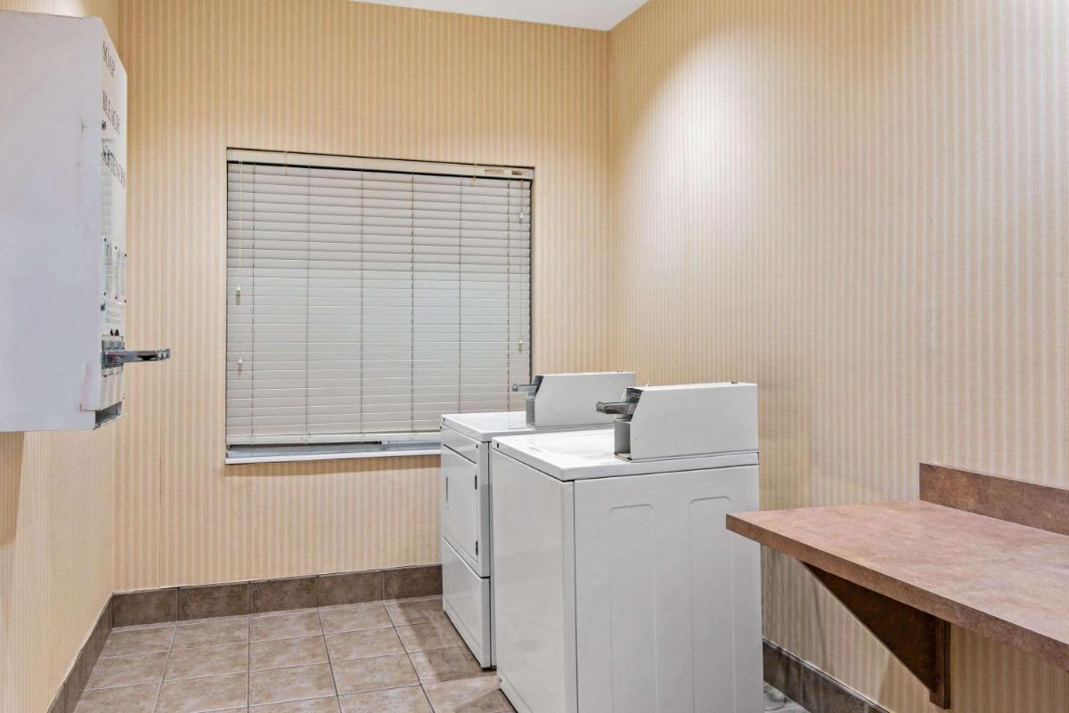 La Quinta by Wyndham Corpus Christi-N Padre Isl. - image 2