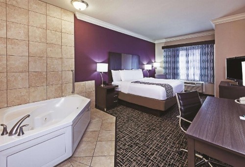 La Quinta by Wyndham Corpus Christi-N Padre Isl. - image 3