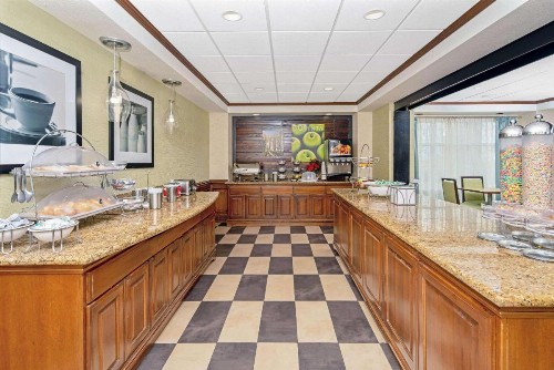 La Quinta by Wyndham Corpus Christi-N Padre Isl. - image 37