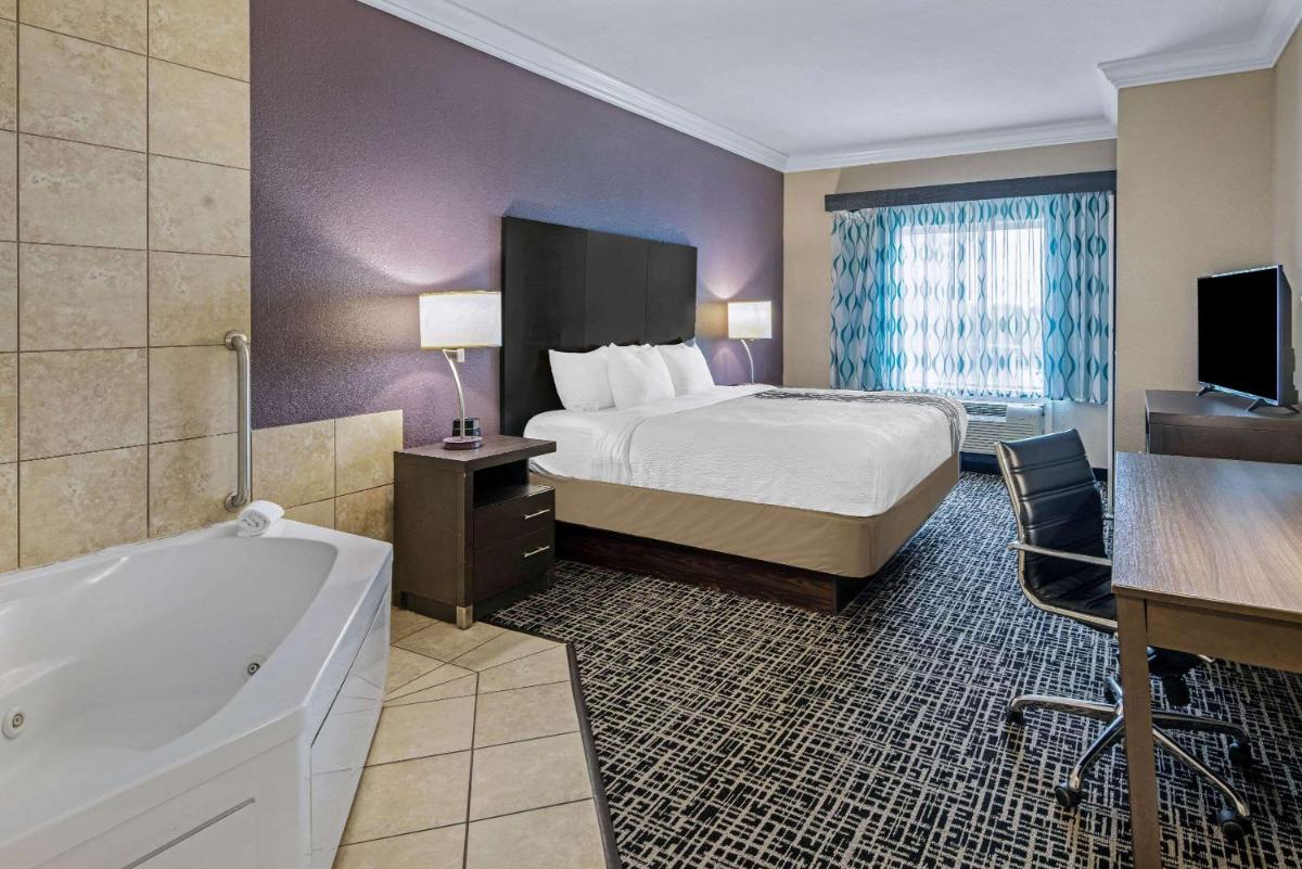 La Quinta by Wyndham Corpus Christi-N Padre Isl. - image 5