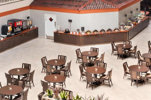 Embassy Suites Corpus Christi - image 14