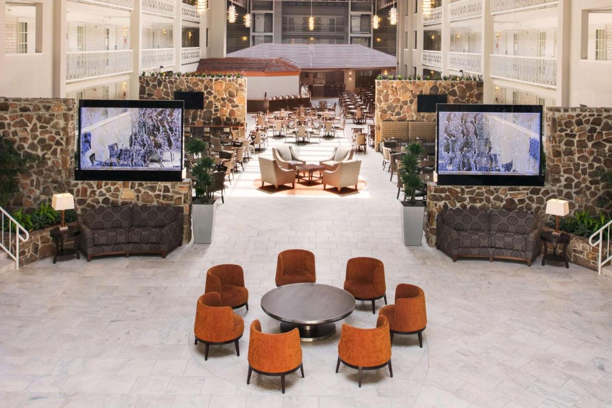 Embassy Suites Corpus Christi - image 3