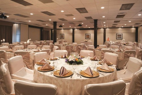 Embassy Suites Corpus Christi - image 33