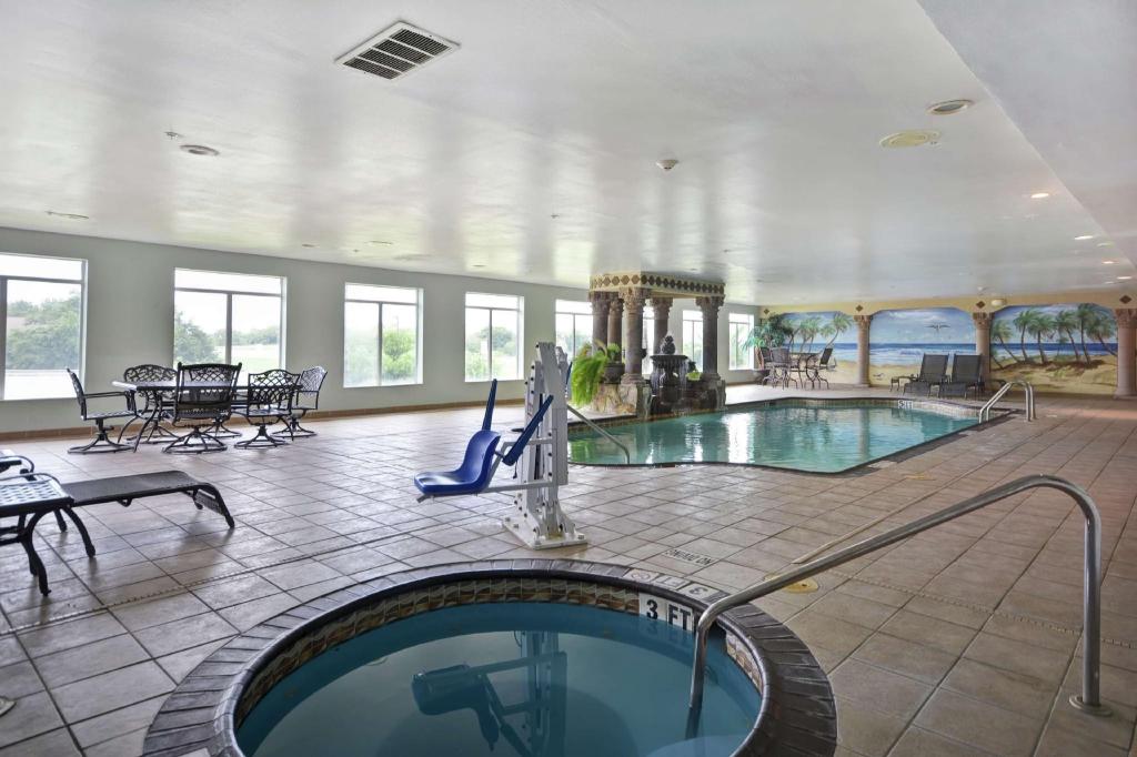 Hampton Inn Corpus Christi - Northwest I-37 - image 3