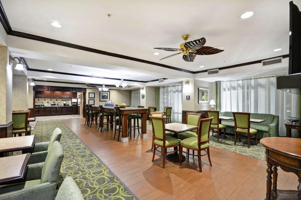 Hampton Inn Corpus Christi - Northwest I-37 - image 4