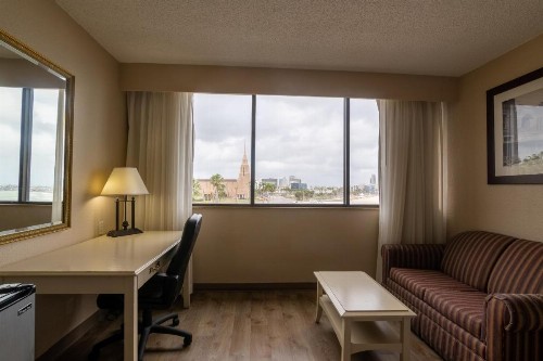 Emerald Beach Hotel Corpus Christi - image 24