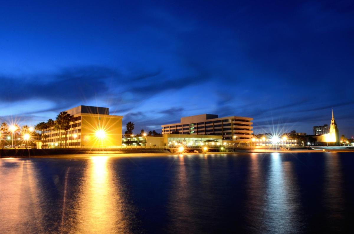 Emerald Beach Hotel Corpus Christi - image 7