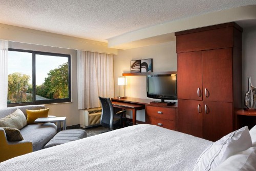 Courtyard by Marriott Corpus Christi - image 2
