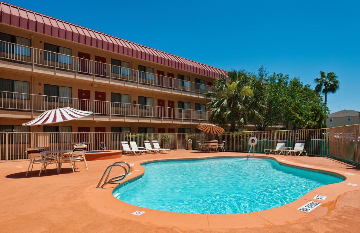 Red Roof Inn Corpus Christi South - image 6