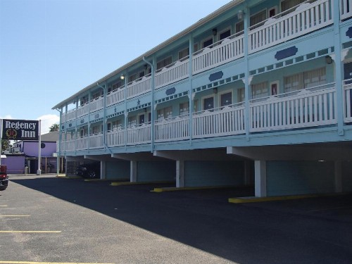 Regency Inn Motel by the Beach - image 10