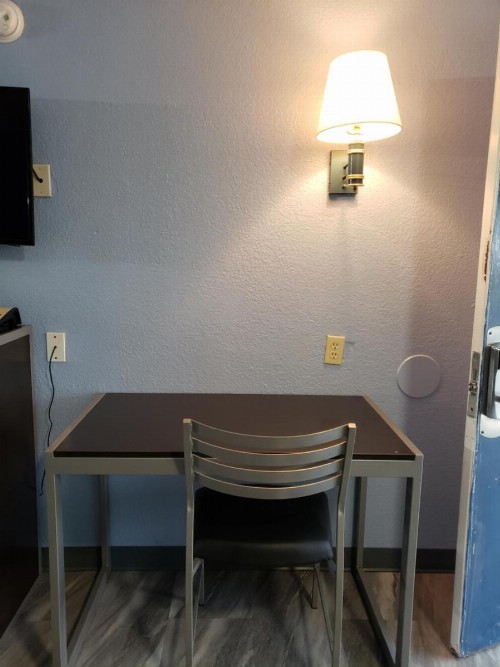 Regency Inn Motel by the Beach - image 12
