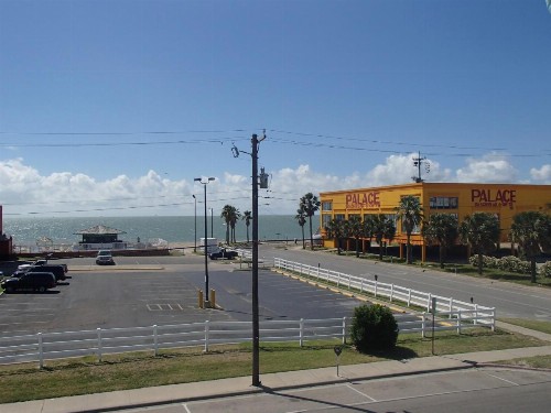Regency Inn Motel by the Beach - image 4