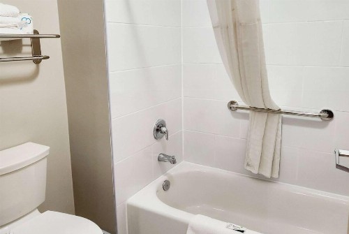 Days Inn & Suites by Wyndham Corpus Christi Central - image 17