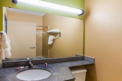 Days Inn & Suites by Wyndham Corpus Christi Central - image 7