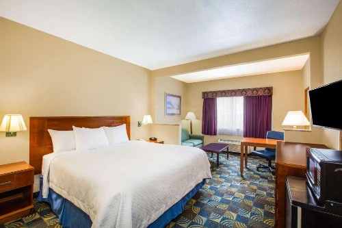 Days Inn & Suites by Wyndham Corpus Christi Central - image 8