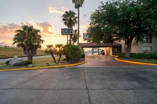 La Quinta Inn by Wyndham Corpus Christi North - image 24