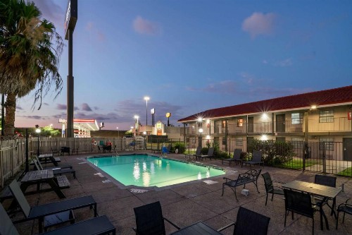 La Quinta Inn by Wyndham Corpus Christi North - image 48