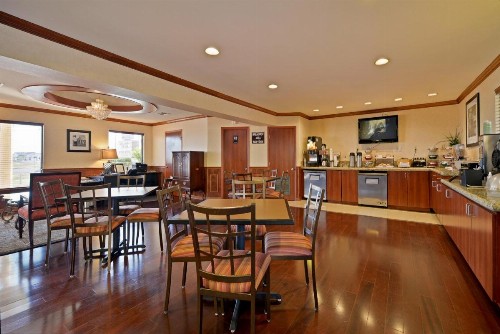Super 8 by Wyndham Corpus Christi Northwest - image 16