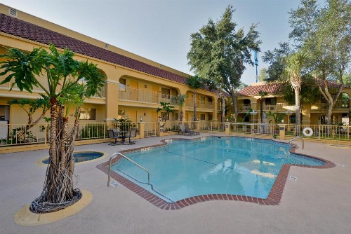 Super 8 by Wyndham Corpus Christi Northwest - image 25