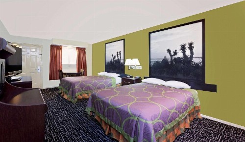 Super 8 by Wyndham Corpus Christi Northwest - image 9