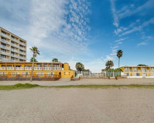 Quality Inn & Suites Corpus Christi - image 2