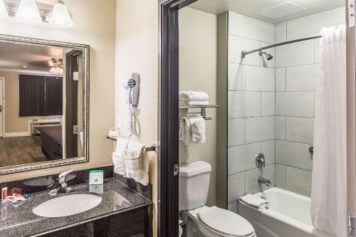 Econo Lodge Inn & Suites Corpus Christi - image 16