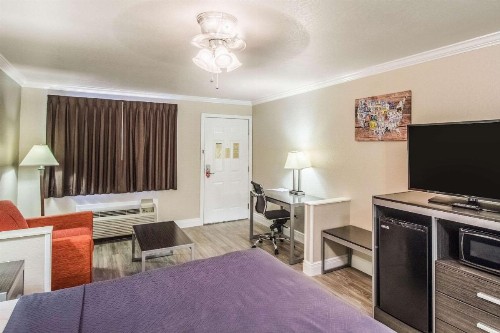 Econo Lodge Inn & Suites Corpus Christi - image 17
