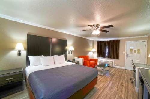 Econo Lodge Inn & Suites Corpus Christi - image 2