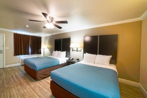 Econo Lodge Inn & Suites Corpus Christi - image 25