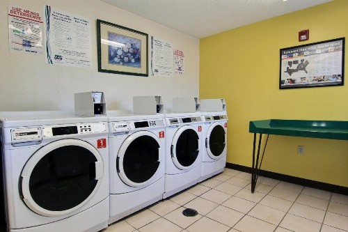 InTown Suites Extended Stay Corpus Christi - image 7
