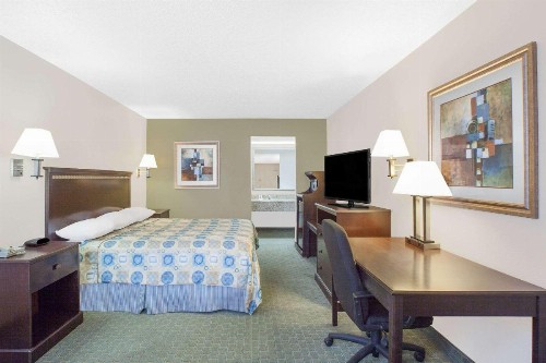 Super 8 by Wyndham Corpus Christi - image 13