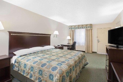 Super 8 by Wyndham Corpus Christi - image 5