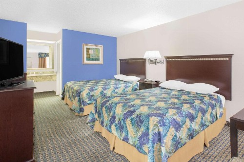 Super 8 by Wyndham Corpus Christi - image 7