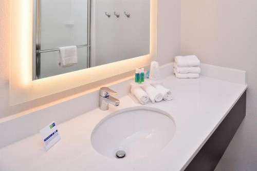 Holiday Inn Express & Suites Corpus Christi-N Padre Island an IHG Hotel - image 31