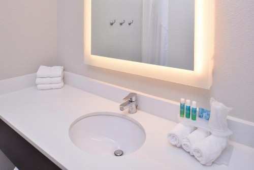 Holiday Inn Express & Suites Corpus Christi-N Padre Island an IHG Hotel - image 36