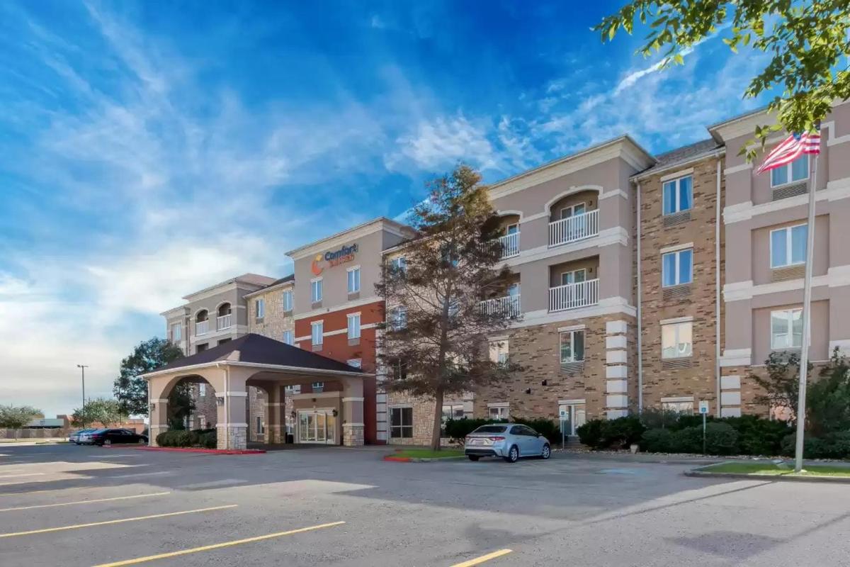 Comfort Suites Central - main image
