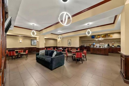 Comfort Suites Central - image 15