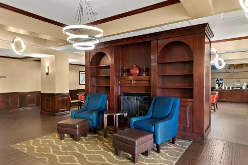 Comfort Suites Central - image 16