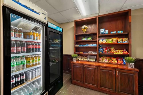 Comfort Suites Central - image 22