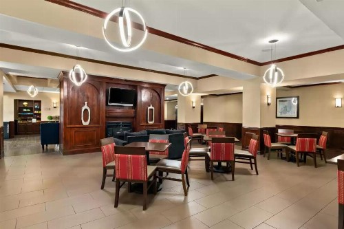 Comfort Suites Central - image 6