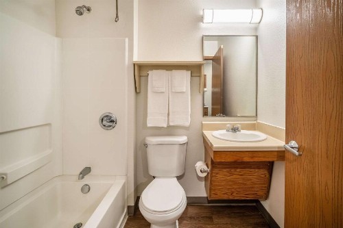 WoodSpring Suites Corpus Christi - image 18