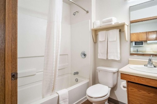 WoodSpring Suites Corpus Christi - image 8