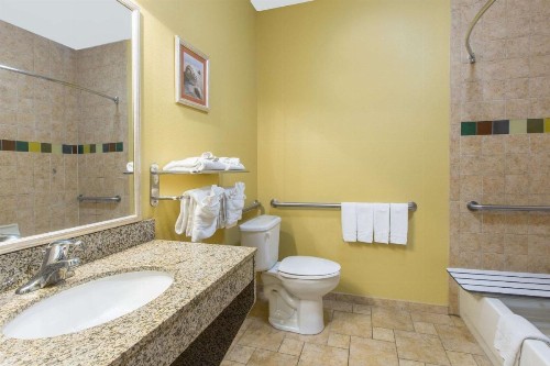 Hawthorn Suites by Wyndham Corpus Christi/Padre Isle - image 17
