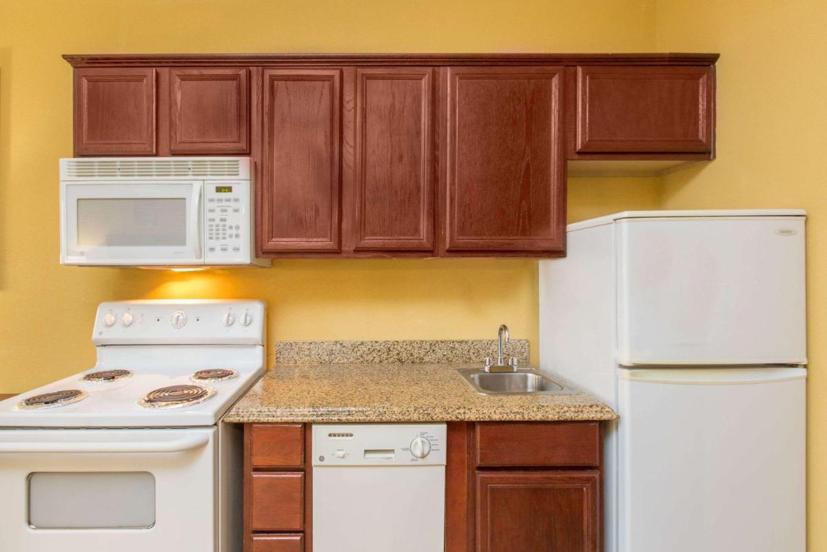Hawthorn Suites by Wyndham Corpus Christi/Padre Isle - image 2