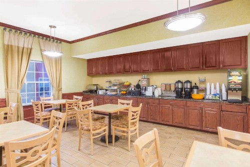 Hawthorn Suites by Wyndham Corpus Christi/Padre Isle - image 21
