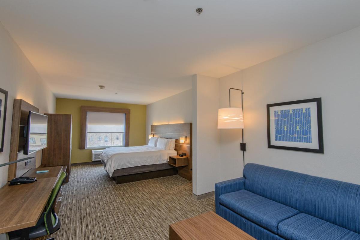 Holiday Inn Express & Suites Corpus Christi an IHG Hotel - image 2