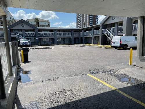 Budget Inn and Suites Corpus Christi - image 2